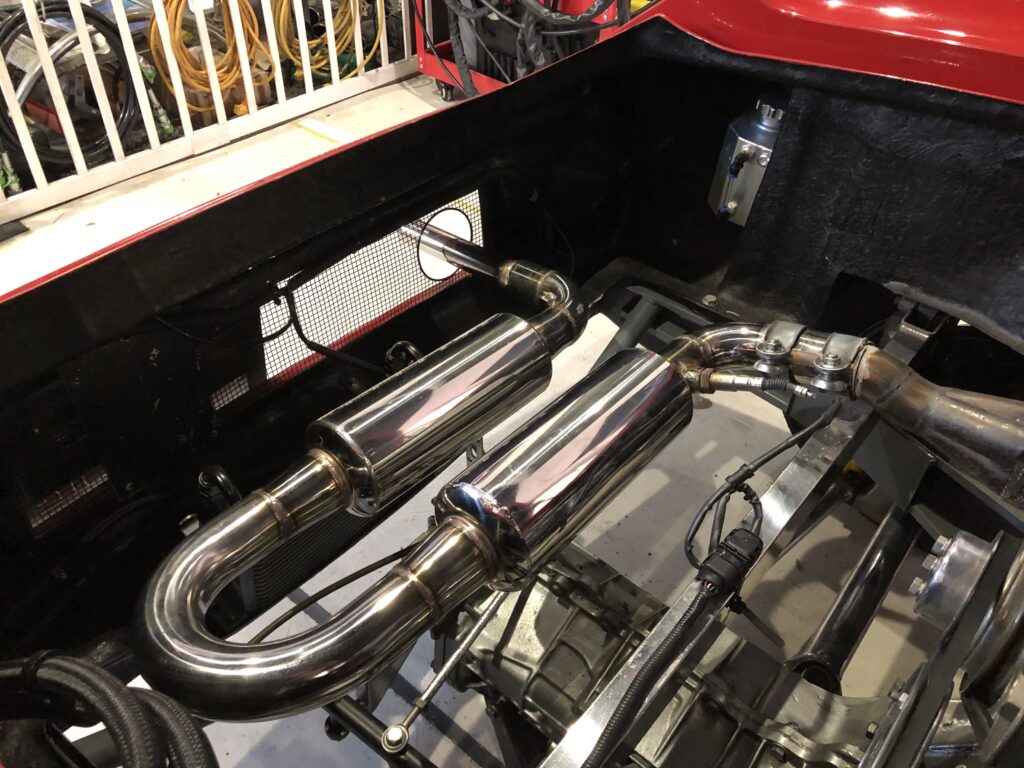 ロータス ヨーロッパS2 限られたエンジンルームで管長を稼ぐワンオフマフラー｜大阪・門真 LIT DETAIL