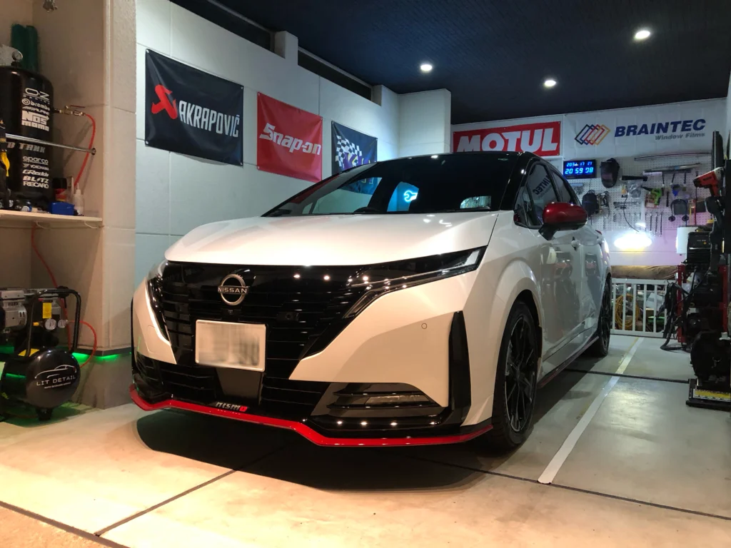 日産 オーラニスモ ボンネットフードデカール施工事例 純正の半額