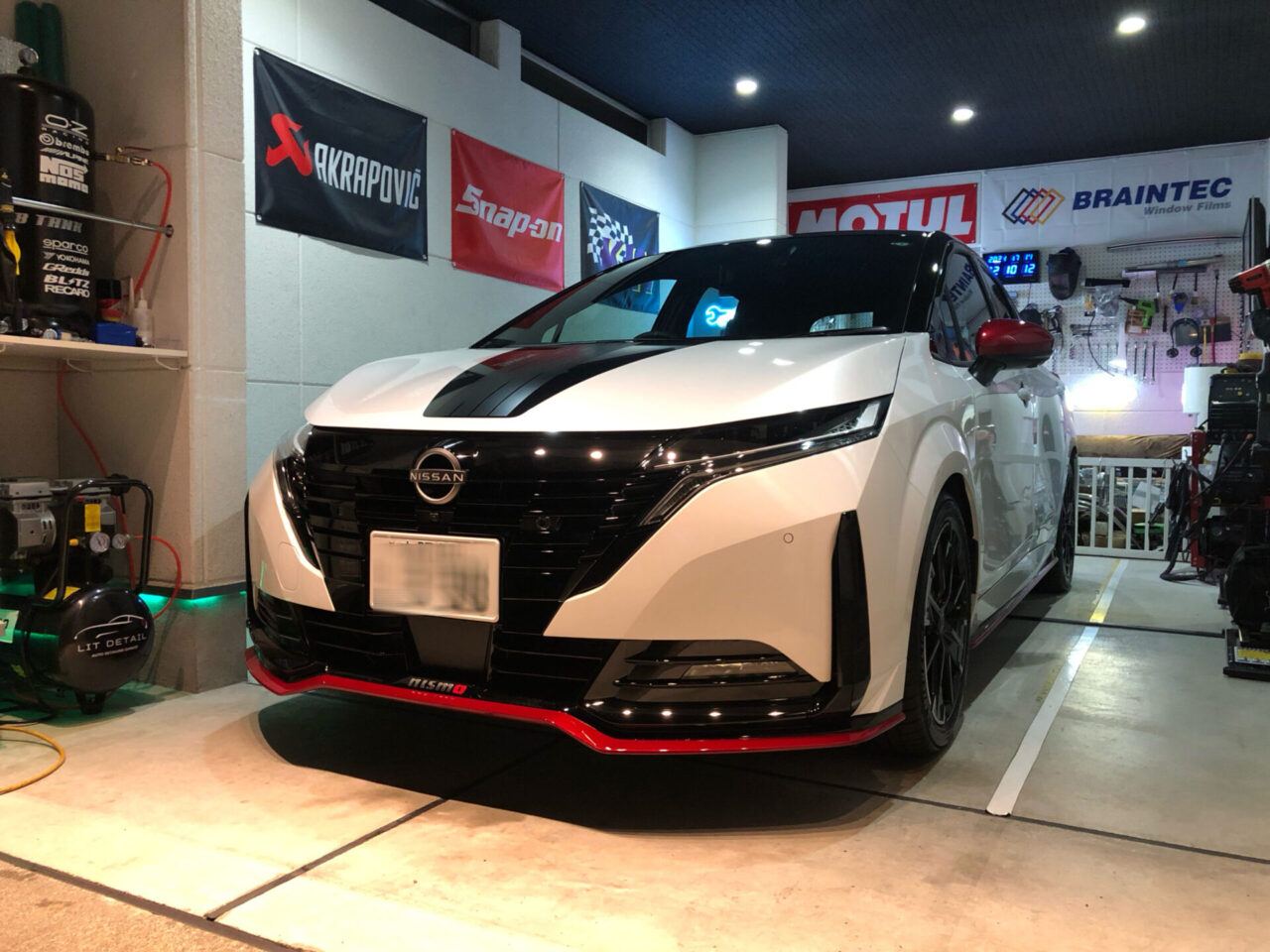 大阪(門真)|日産 オーラニスモ ボンネットフードデカール施工事例 純正の半額