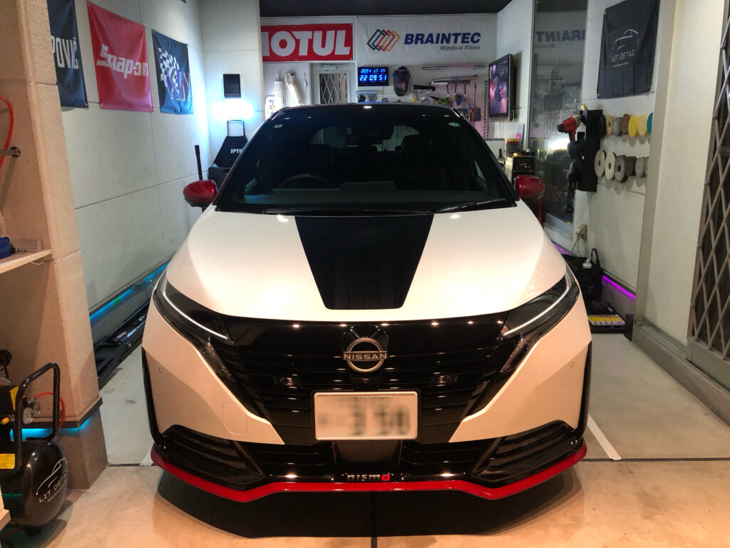 純正ボンネットデカールを施工した日産 オーラNISMO｜大阪・門真 LIT DETAIL