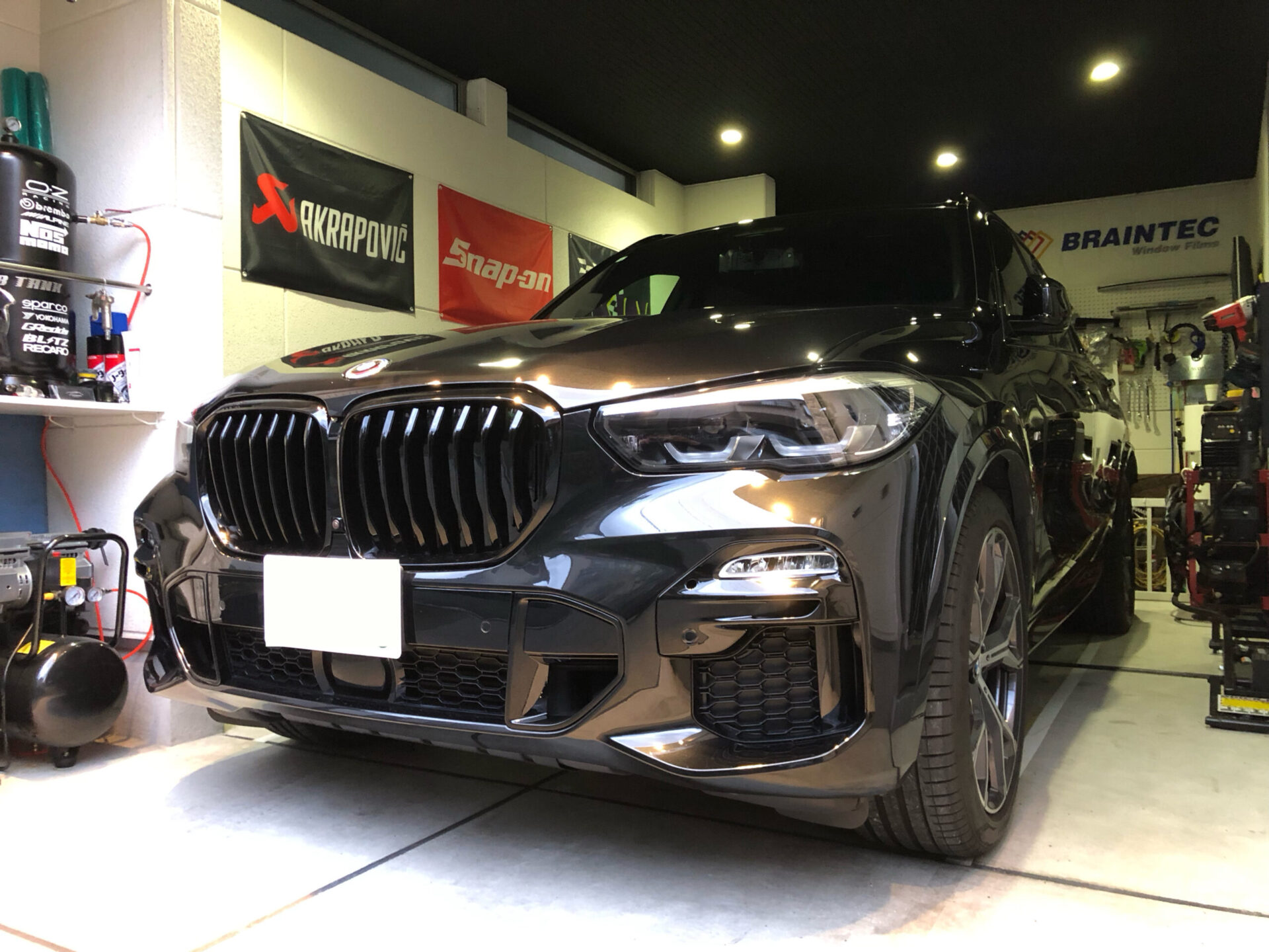 BMW X5 断熱フィルム施工 エンブレム交換 in 大阪のリットディテール|茨木市から