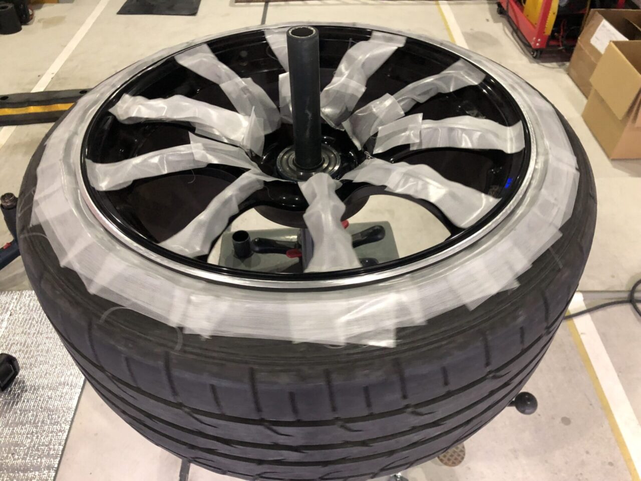 BMW 335 アドバンレーシング ホイールガリ傷除去研磨 ホイールリペア in 大阪
