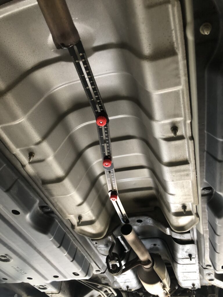 三菱 ミラージュ 既存マフラーを切断して型取り｜大阪・門真 LIT DETAIL