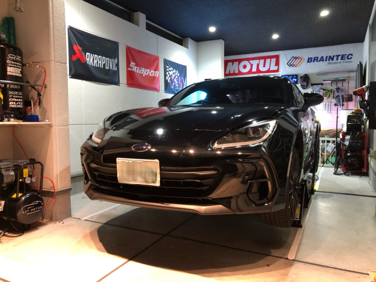 スバル BRZ 事故修理 バンパー交換 顔面移植 ｜枚方から