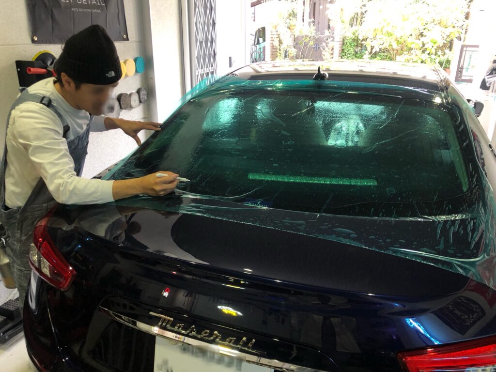 マセラティ ギブリ 型取りフィルムでアウトラインを型取り｜大阪・門真 LIT DETAIL