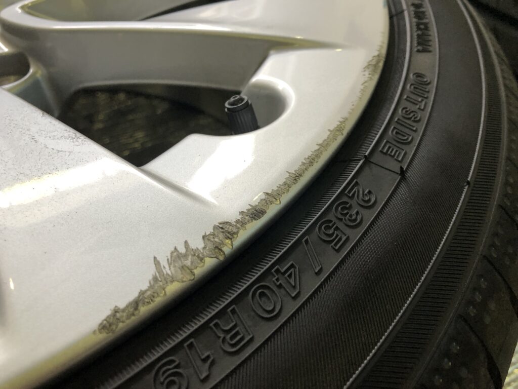 テスラ モデル3 ホイールのガリ傷の深さと範囲をチェック｜大阪・門真 LIT DETAIL