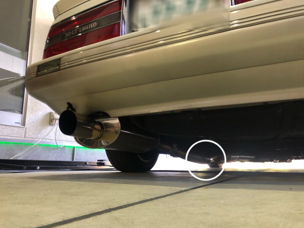 トヨタ ソアラ 低く取り回されたマフラーの位置|大阪・門真 LIT DETAIL