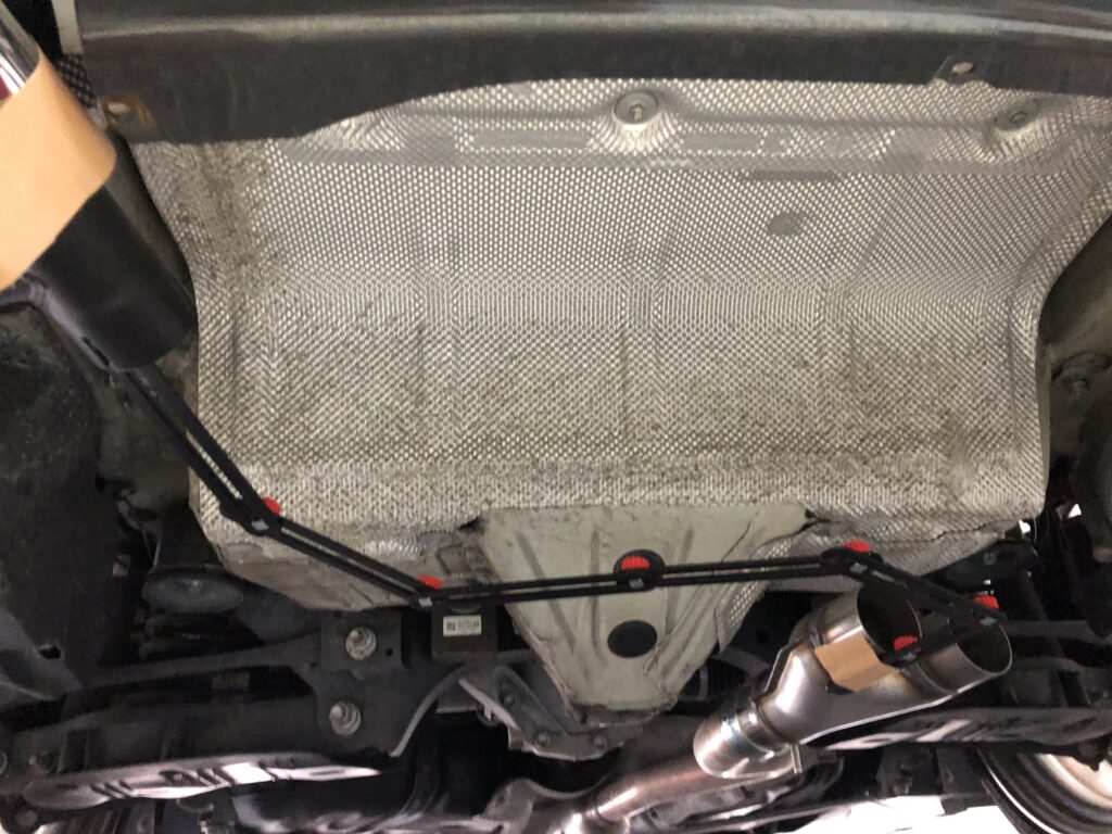 BMW F31 特殊な定規でマフラーのレイアウトを型取り｜大阪・門真 LIT DETAIL