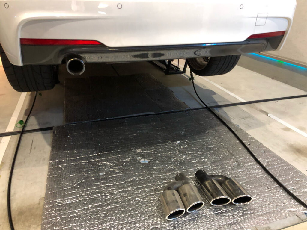 BMW 3シリーズ ツーリング F31 純正の左側1本出しマフラー｜大阪・門真 LIT DETAIL