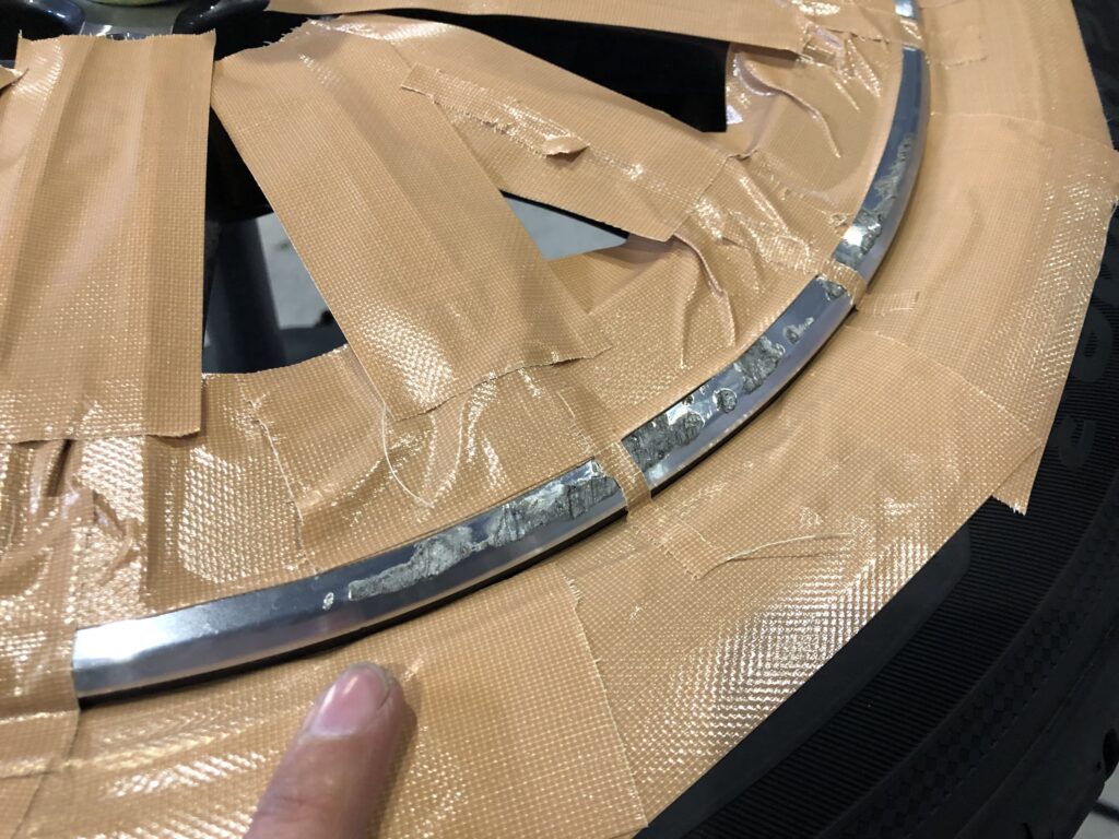 BMW 218 マスキング後のガリ傷｜大阪・門真 LIT DETAIL