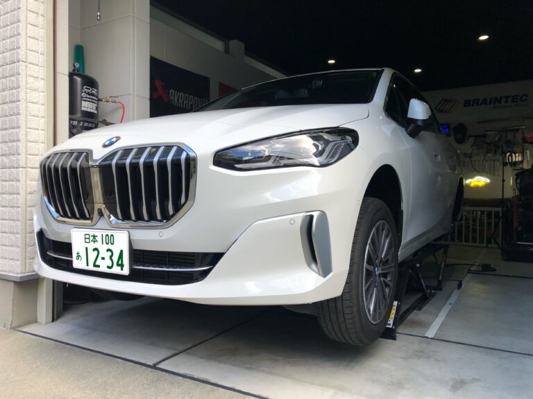 BMW 2シリーズ 218 純正ホイールのガリ傷除去研磨｜タイヤを外さず約2時間｜交野市より