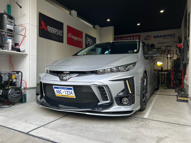 トヨタ プリウスPHV 50系 リアガラスのウロコ除去研磨|酸化セリウムで仕上げ事例|守口より