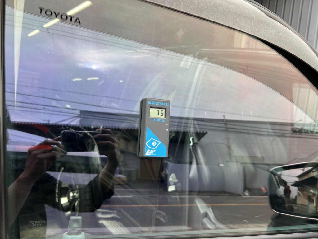 ハイラックスサーフ 運転席・助手席 グロウゴースト施工後の透過率75%｜大阪・門真 LIT DETAIL