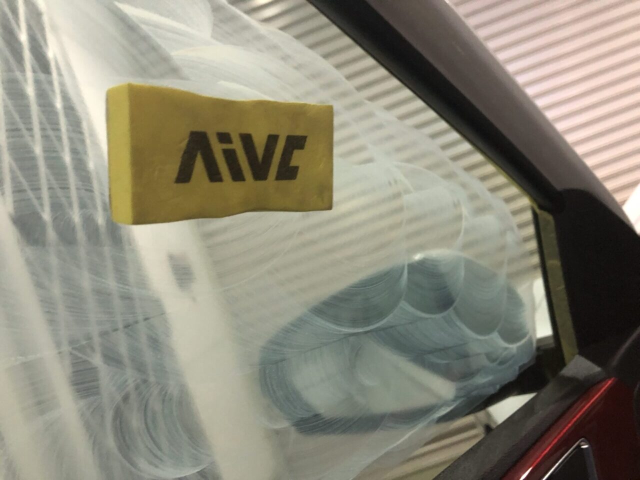 カーフィルム施工前の油膜除去研磨（BMW）｜LIT DETAIL