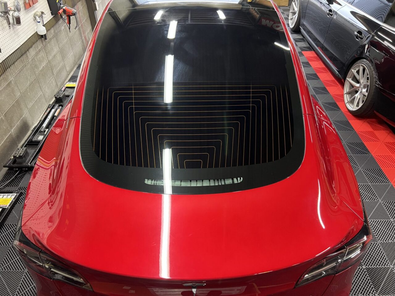 テスラ リア三面 スモークフィルム施工｜LIT DETAIL