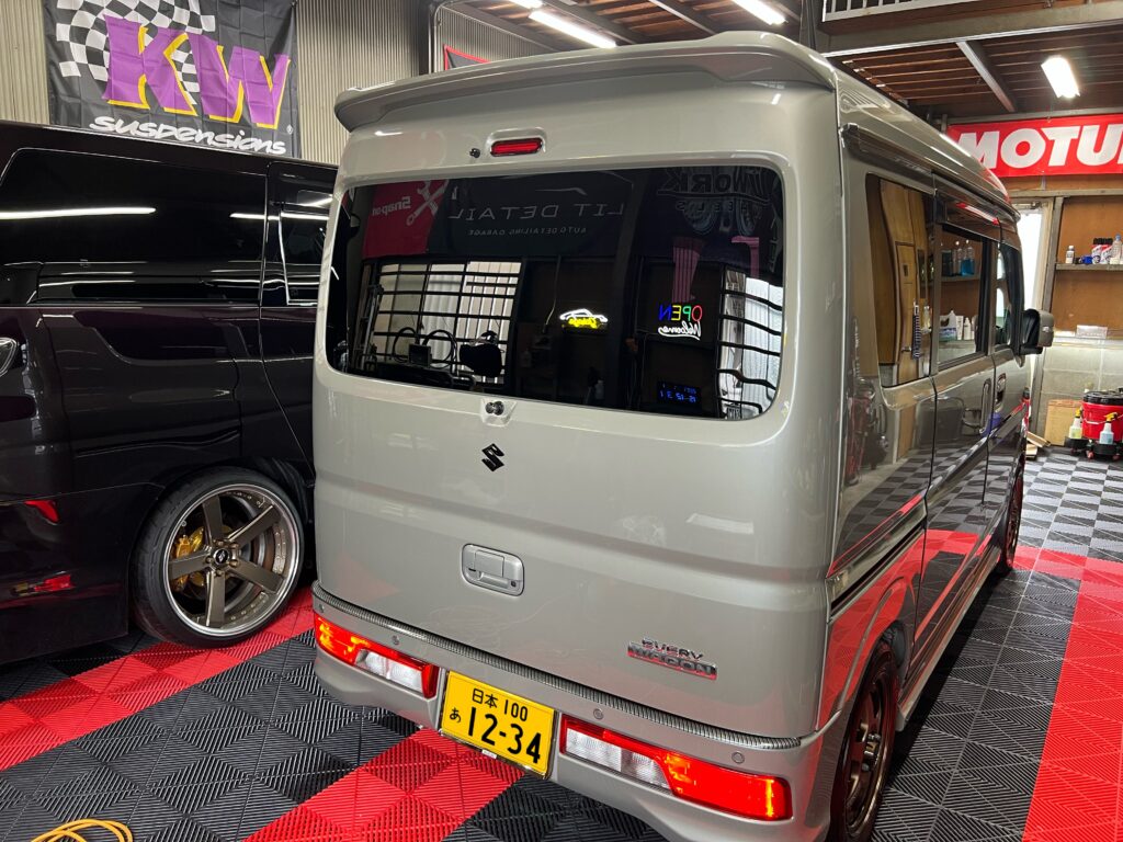 スズキ エブリイワゴン リア5面に透過率2%のスモークフィルム施工後｜大阪・門真 LIT DETAIL