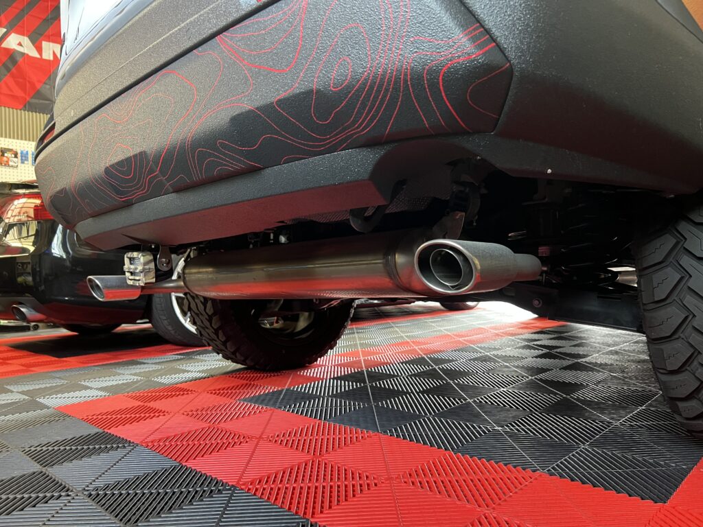 トヨタ RAV4 製作前の純正マフラー｜大阪・門真 LIT DETAIL