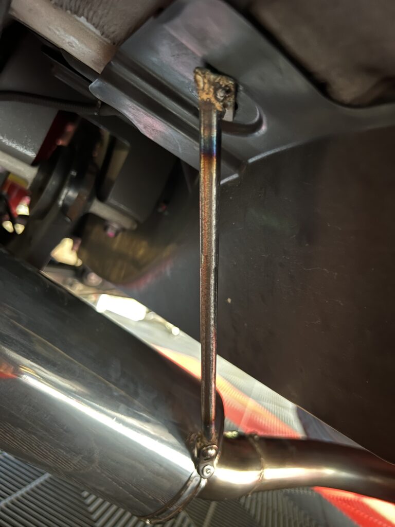 トヨタ RAV4 増設したマフラーハンガーと焼き色仕上げ｜大阪・門真 LIT DETAIL