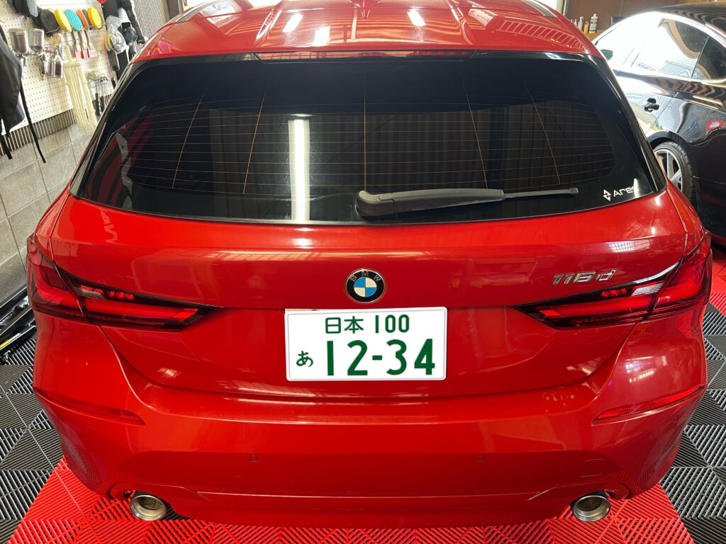 BMW 1シリーズ F40 リアガラスに透過率3%の断熱スモーク施工後｜大阪・門真 LIT DETAIL
