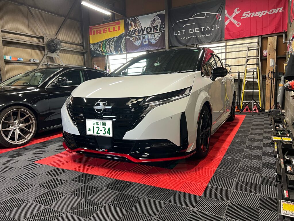 日産 オーラNISMO 純正OP 4WD用ボンネットアクセントストライプ施工後｜大阪・門真 LIT DETAIL