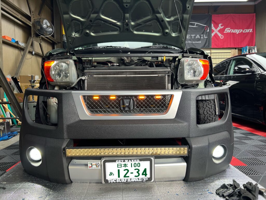 ホンダ エレメント 後付け感の出ないグリルマーカー取付|大阪・門真 LIT DETAIL