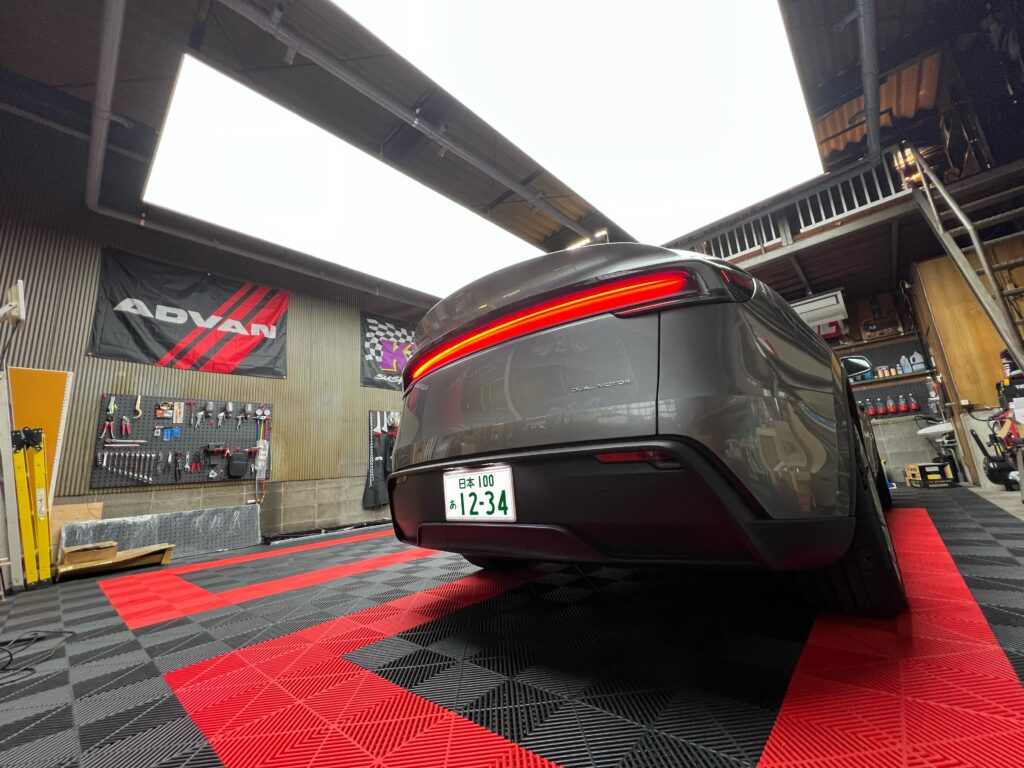 車幅の大きいテスラ 新型モデルY｜大阪・門真 LIT DETAIL