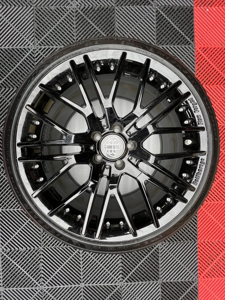 門真 メルセデス ベンツAMG Cクラス ホイールリペア事例