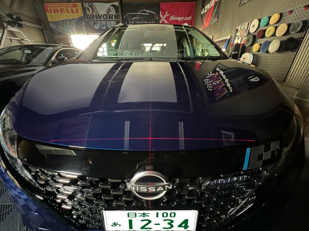 レーザーレベラーでボンネットのセンター位置を測定｜大阪・門真 LIT DETAIL