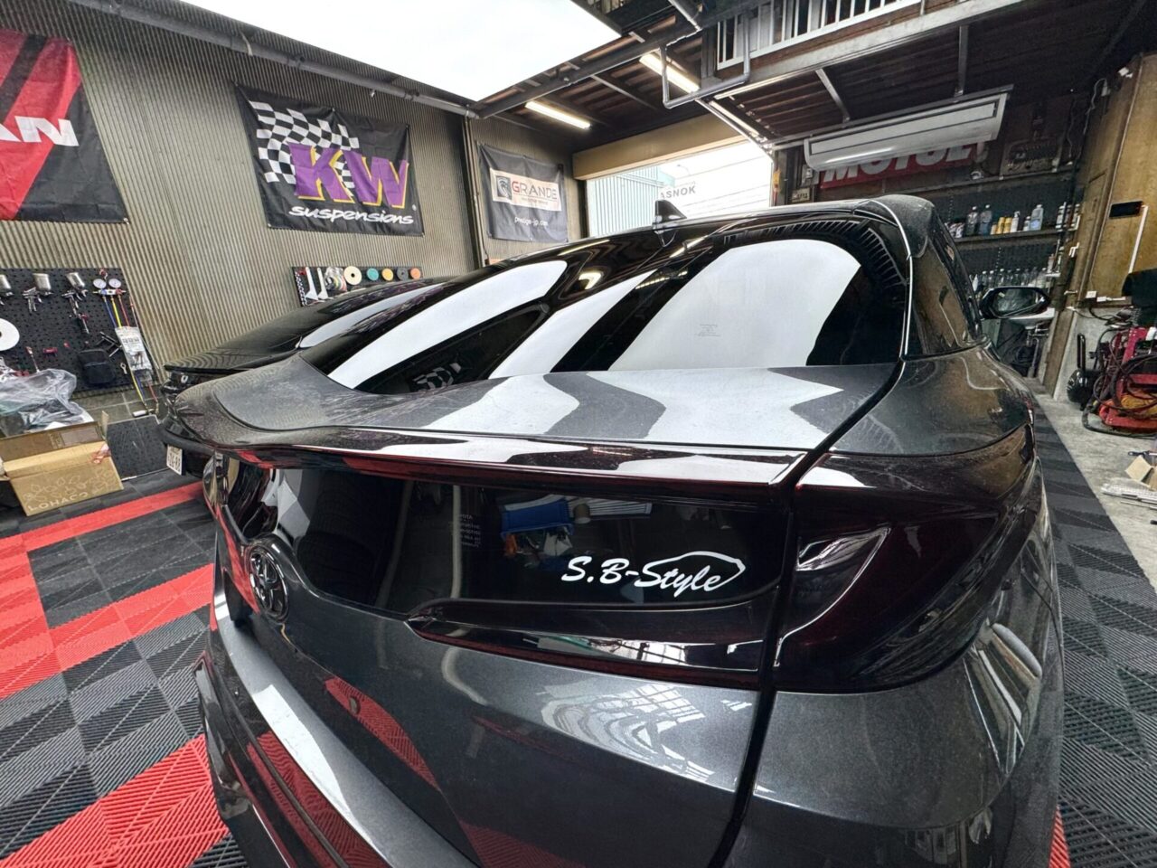 大阪・門真｜LIT DETAIL 50プリウスPHV リアスモーク　一枚貼り