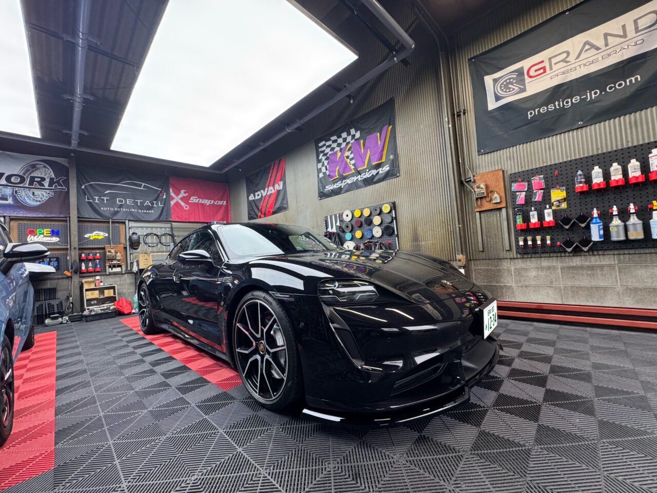 大阪・門真｜LIT DETAIL Porsche タイカンターボ フロントリップ＋ドライブレコーダー取付