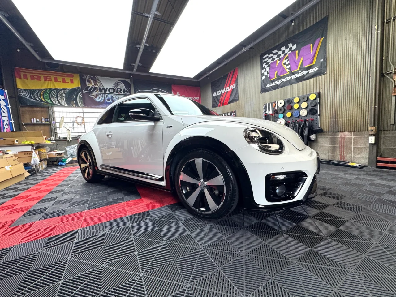 大阪・門真｜VW ワーゲン ビートル ガラスコーティング レザーコーティング 断熱スモークフィルム施工事例　最新設備で高品質施工はLIT DETAILへ
