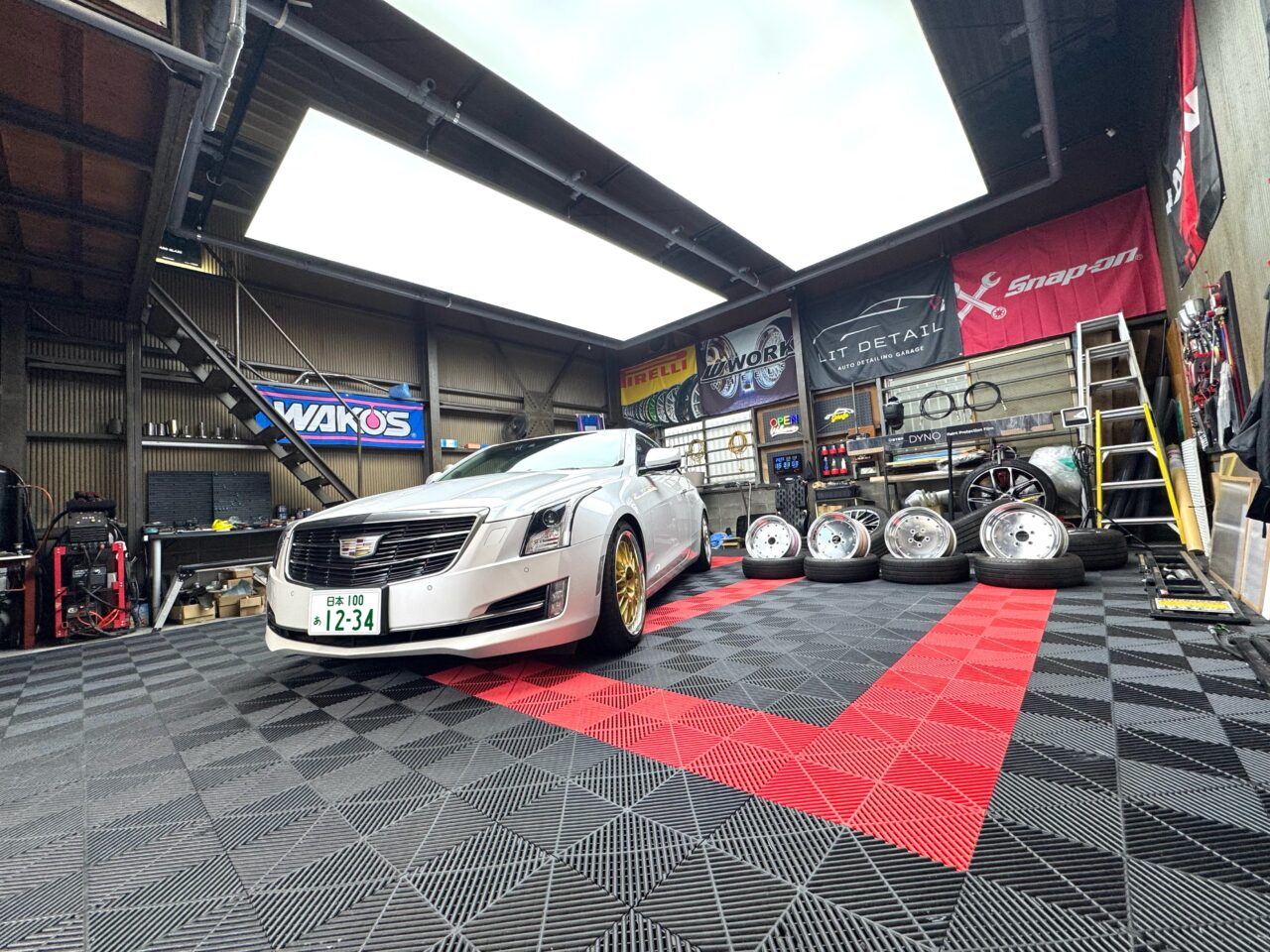 大阪・門真｜キャデラック CTS 内装ラッピング施工 カーラッピング施工はLIT DETAILへ