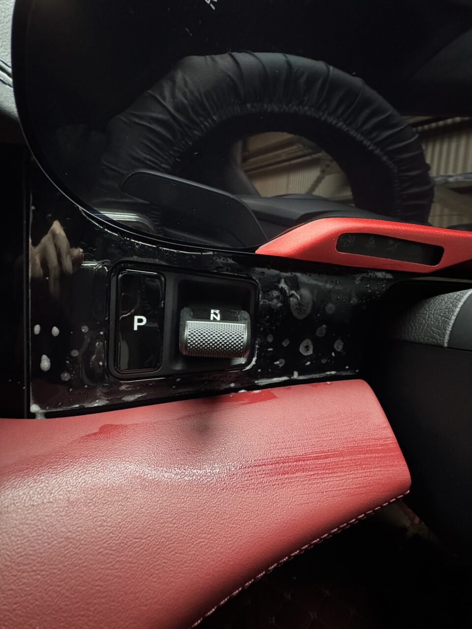 ポルシェ タイカン 内装パネルにプレカットPPFを施工中｜大阪・門真 LIT DETAIL
