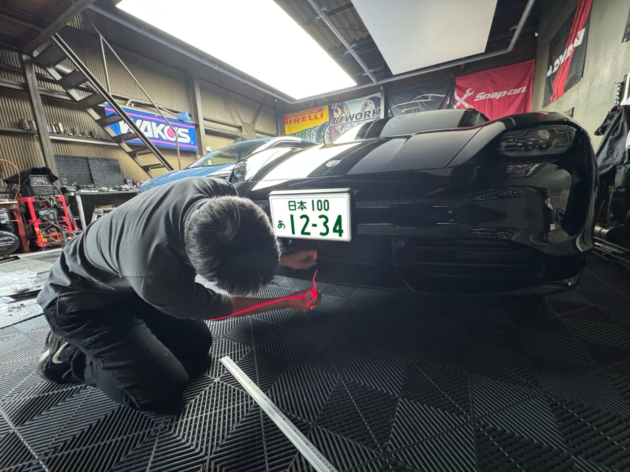 ポルシェ タイカンターボにフロントリップを取付｜大阪・門真 LIT DETAIL