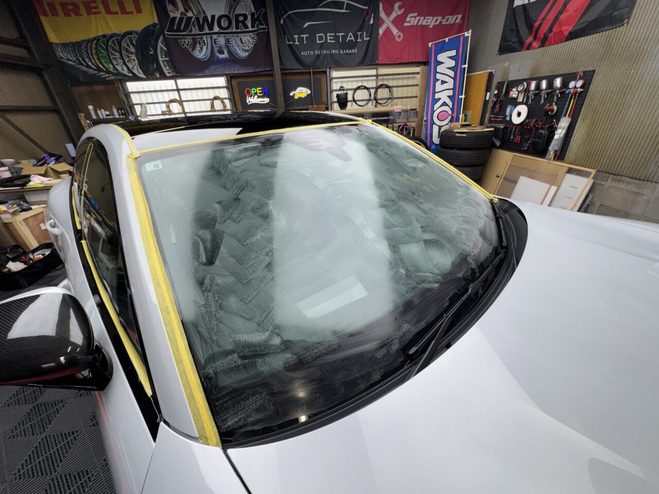 ポルシェ パナメーラ GTS G-POWER施工前のフロントガラス油膜除去研磨|大阪・門真 LIT DETAIL