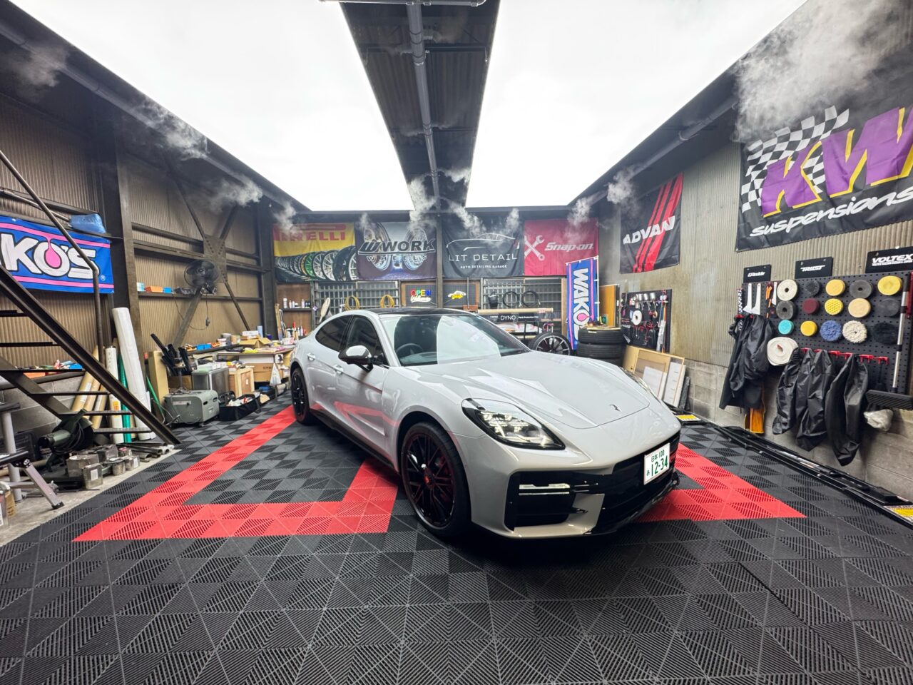 新車コーティングと電装品の取付を終えたポルシェ パナメーラ GTS｜大阪・門真 LIT DETAIL
