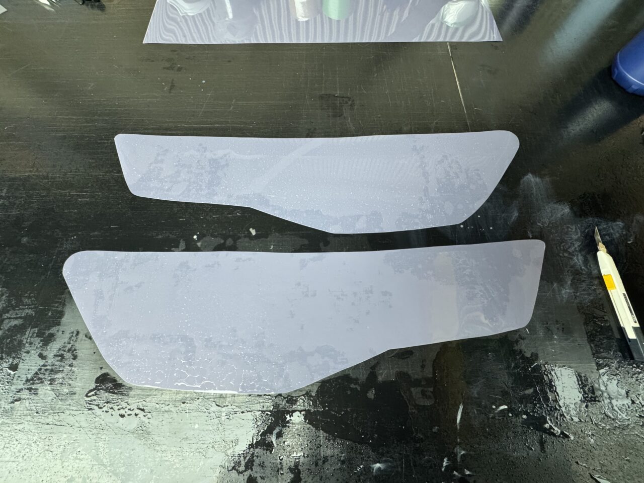 アウディ A6 アバントのヘッドライトを型取りしてPPFをカット|大阪・門真 LIT DETAIL