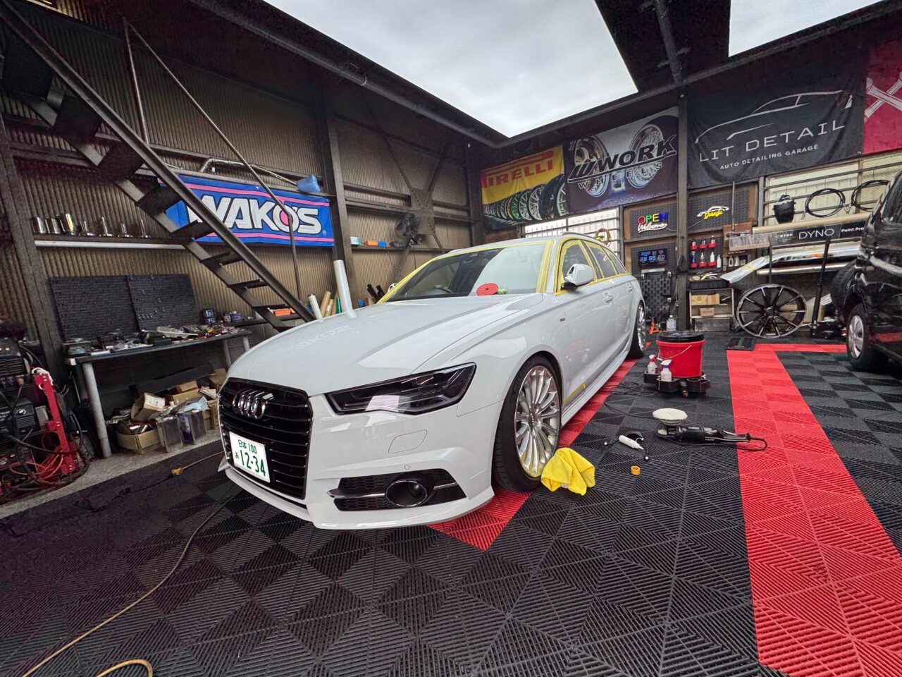 アウディ A6 アバント 雨染み除去のためボディを重研磨中|大阪・門真 LIT DETAIL