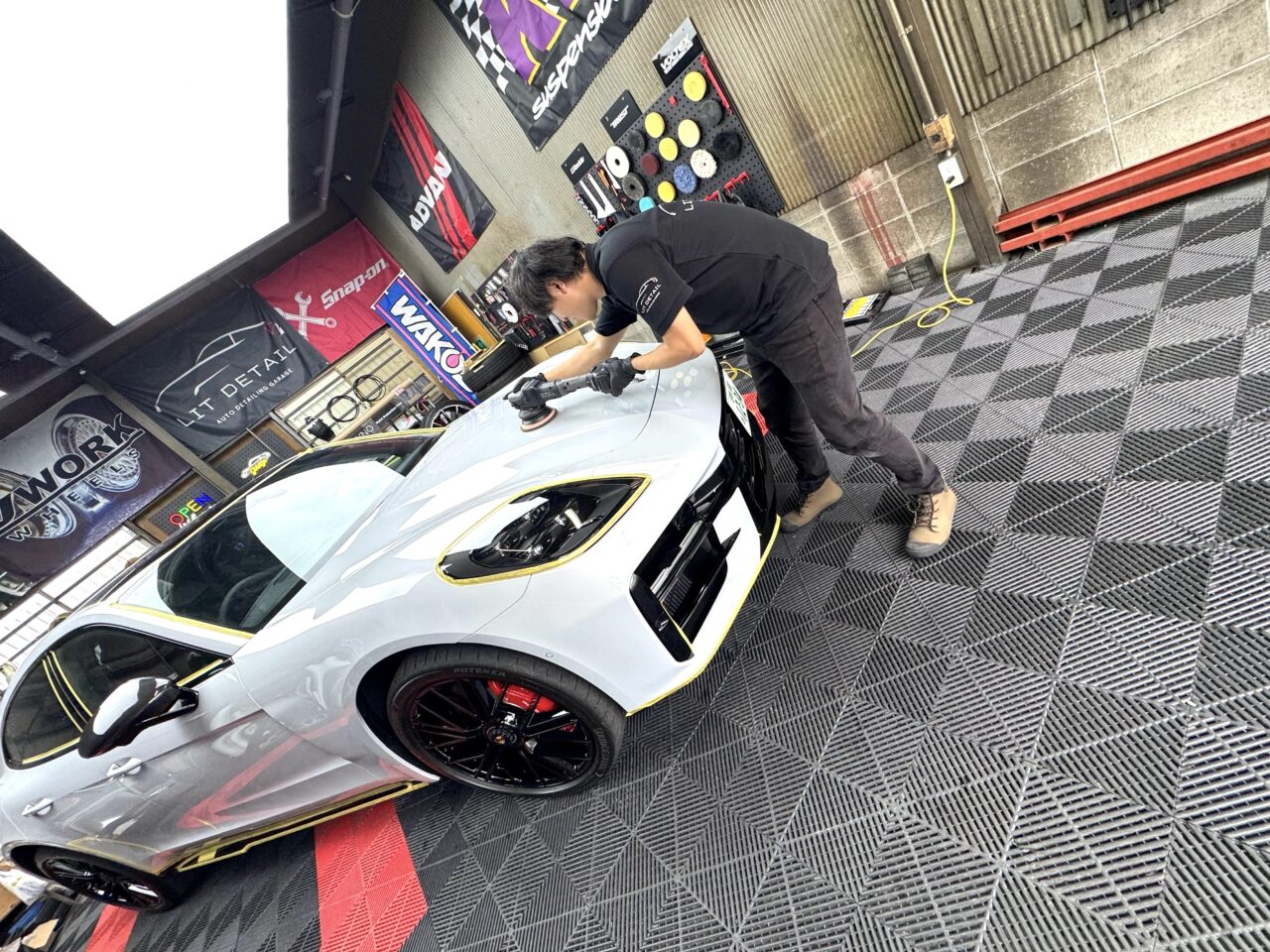 ポルシェ パナメーラ GTS 全パネル2工程研磨｜大阪・門真 LIT DETAIL